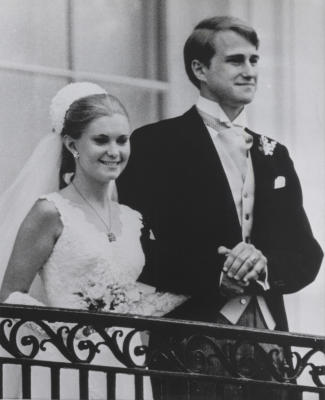 When presidents' daughters wed, the world watches
