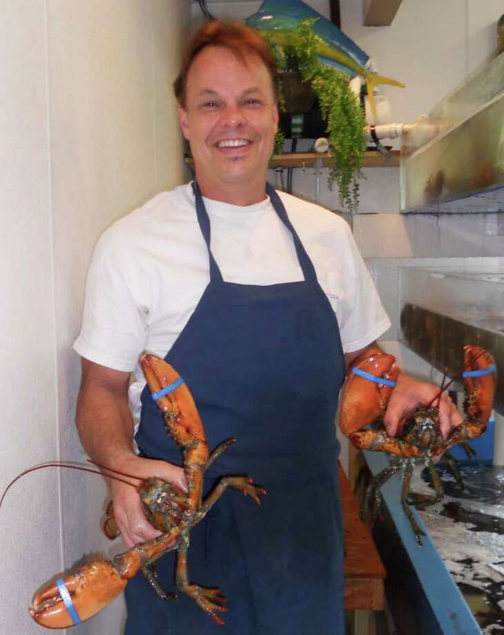 Eatdrinkcook Hitting The Lobster Jackpot Fairfield Citizen Gary Swanson Shows Off Maine Lobsters At S Fish Market On Black Rock Turnpike In