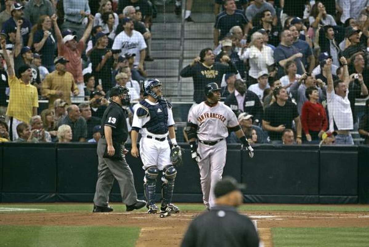 Barry Bonds hits 755th home run, ties Hank Aaron's record