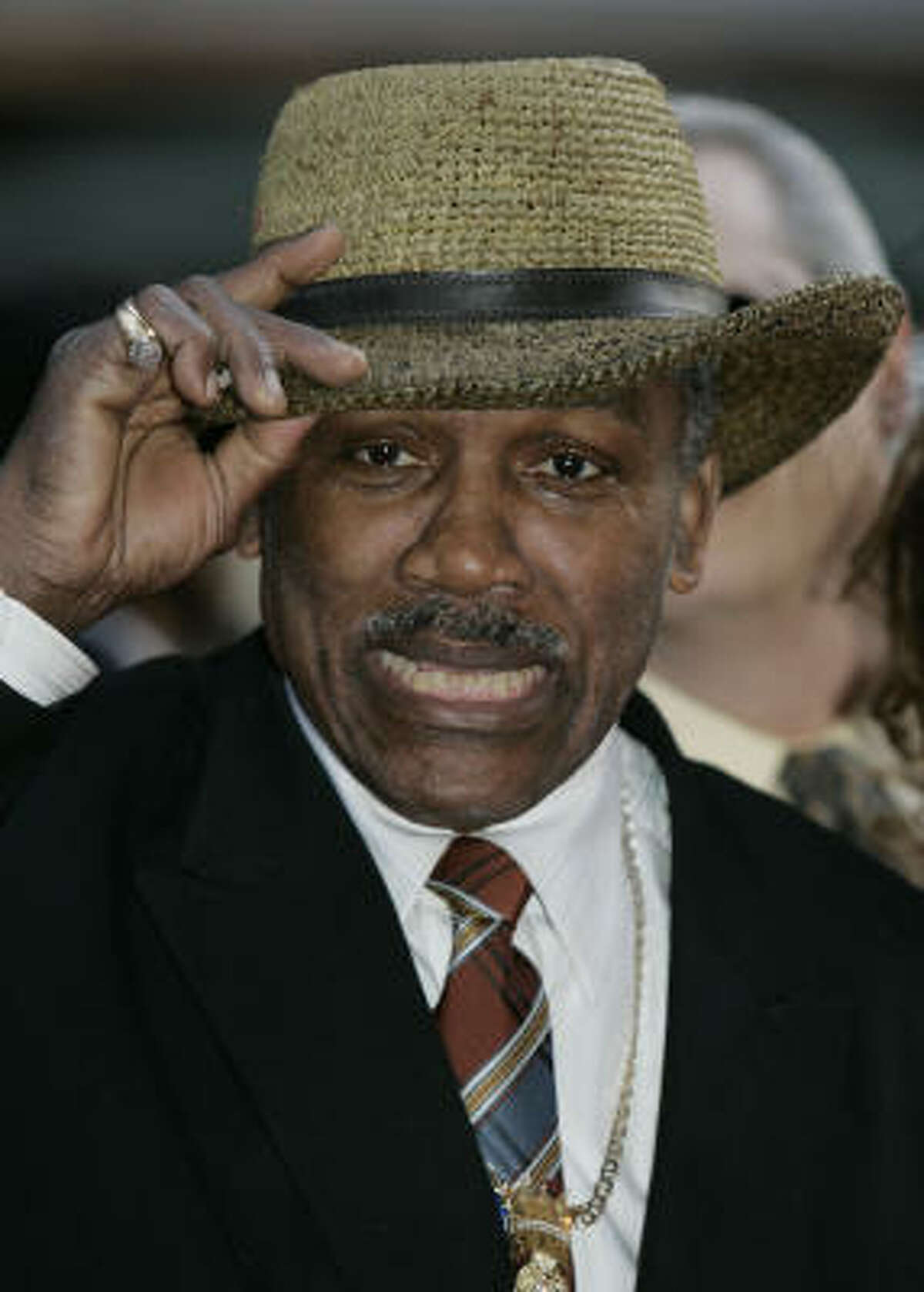 Boxing great Joe Frazier dies at 67 of cancer