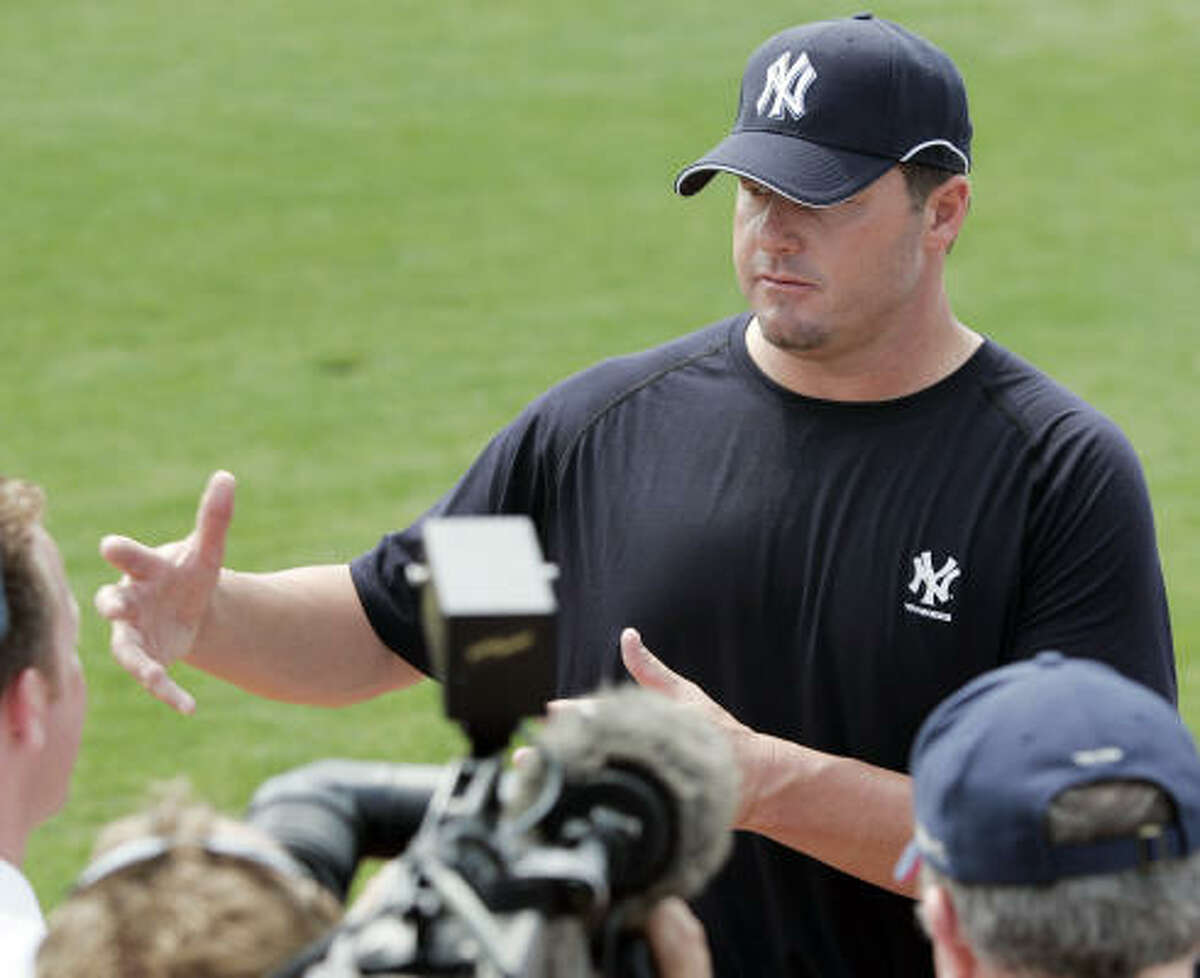 Roger Clemens back with Yankees