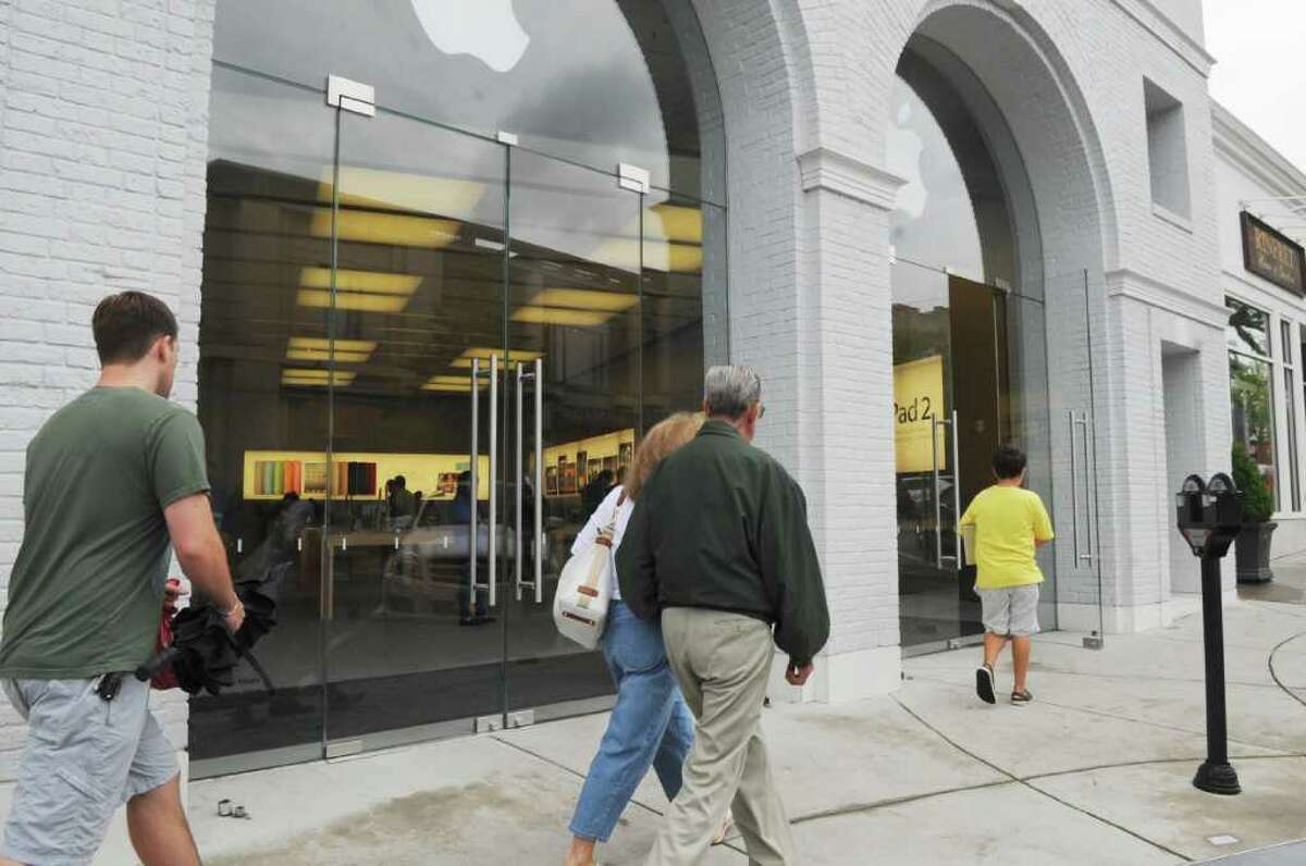 Apple Of Their Eye Thieves Again Strike Greenwich Avenue Apple Store