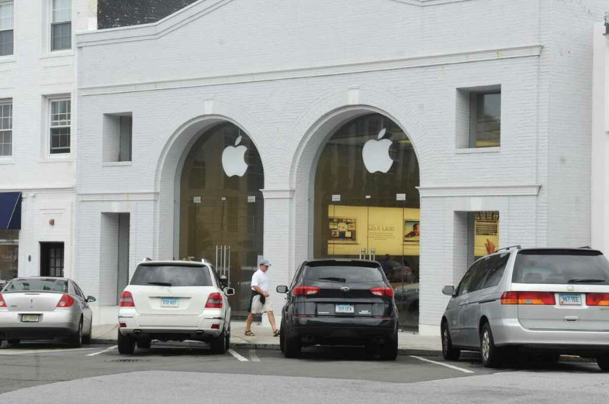 Apple Of Their Eye Thieves Again Strike Greenwich Avenue Apple Store