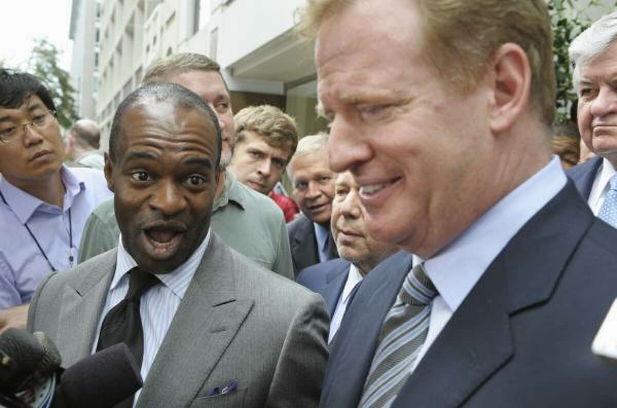 NFLPA Executive Director DeMaurice Smith, left, and NFL football Commissioner Roger Goodell share a laugh in 2011 after the players voted unanimously to approve the terms of a deal with the owners to the end the 4½-month lockout.