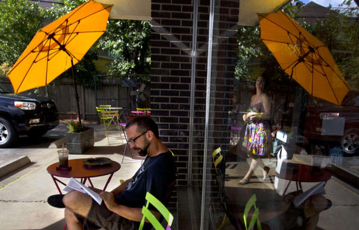 Houston's dogfriendly bars & restaurants to visit this fall