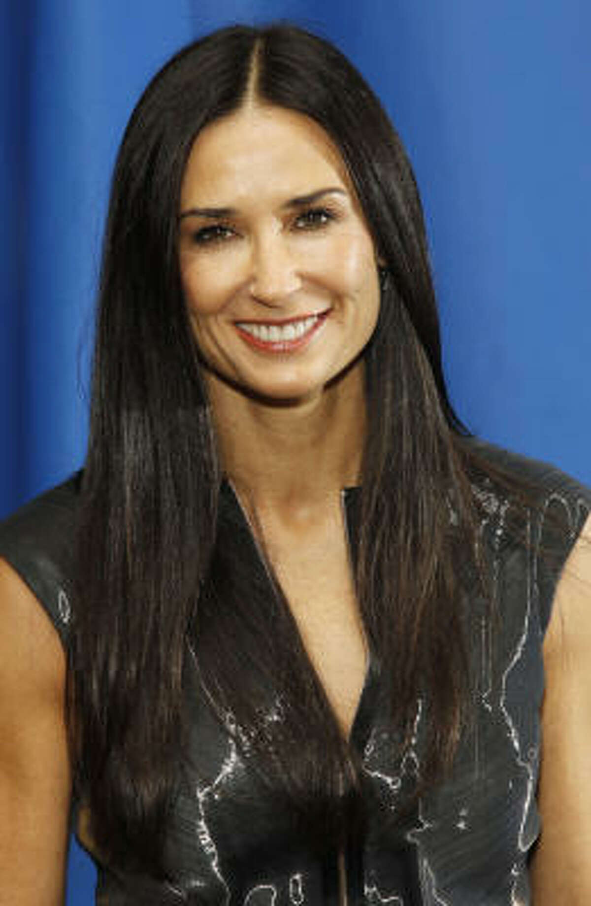 Friend says on 911 call Demi Moore was convulsing