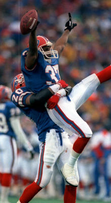 1991: Quarterback Warren Moon of the Houston Oilers drops back to pass  during the Oilers game versus a Denver Broncos at Mile High Stadium in  Denver, CO. (Icon Sportswire via AP Images