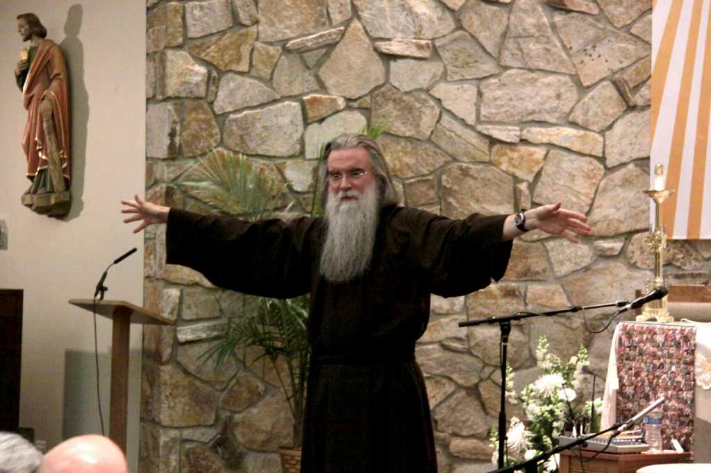 Catholic musician brings contemplative worship songs to local parish