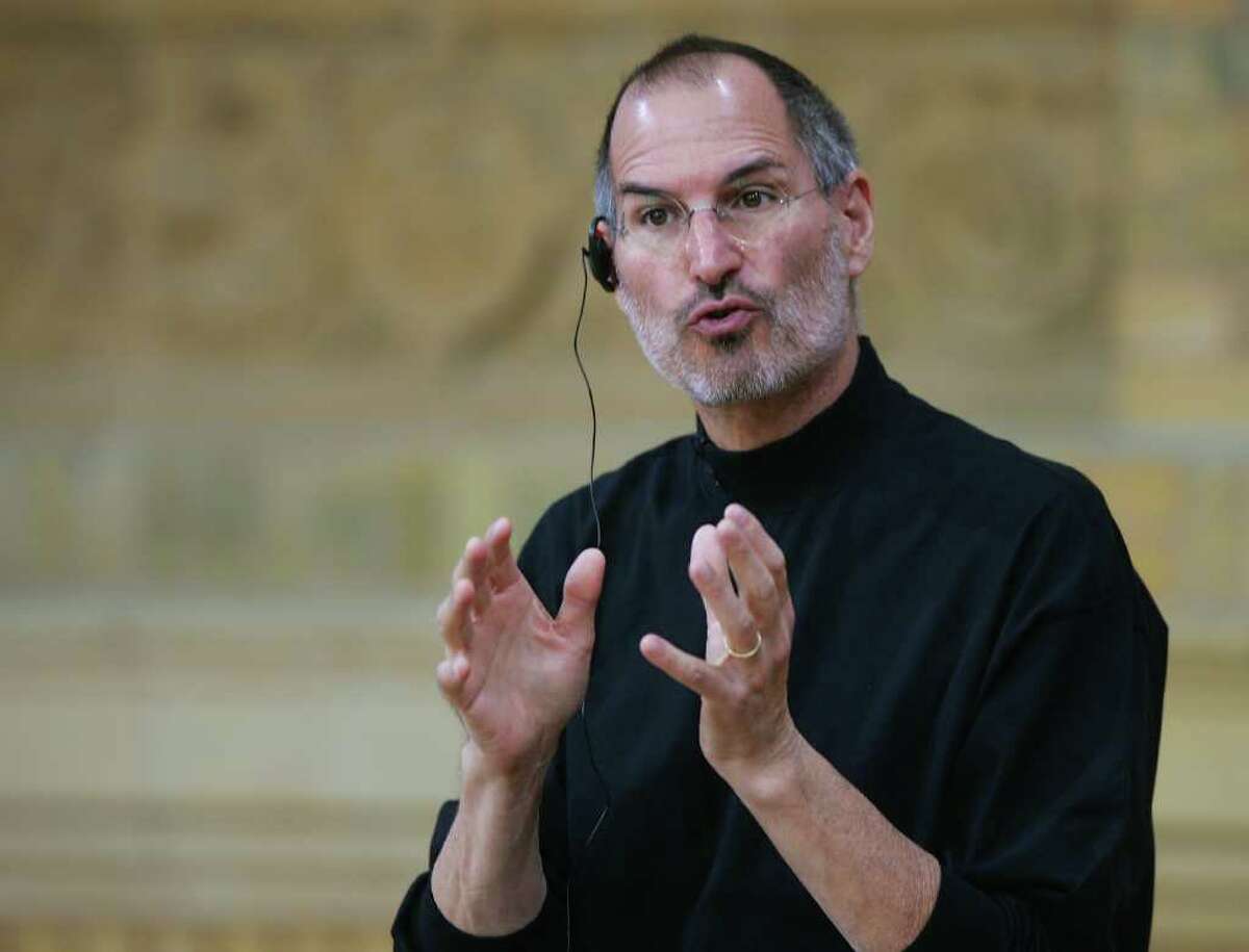 Steve Jobs resigns as Apple CEO