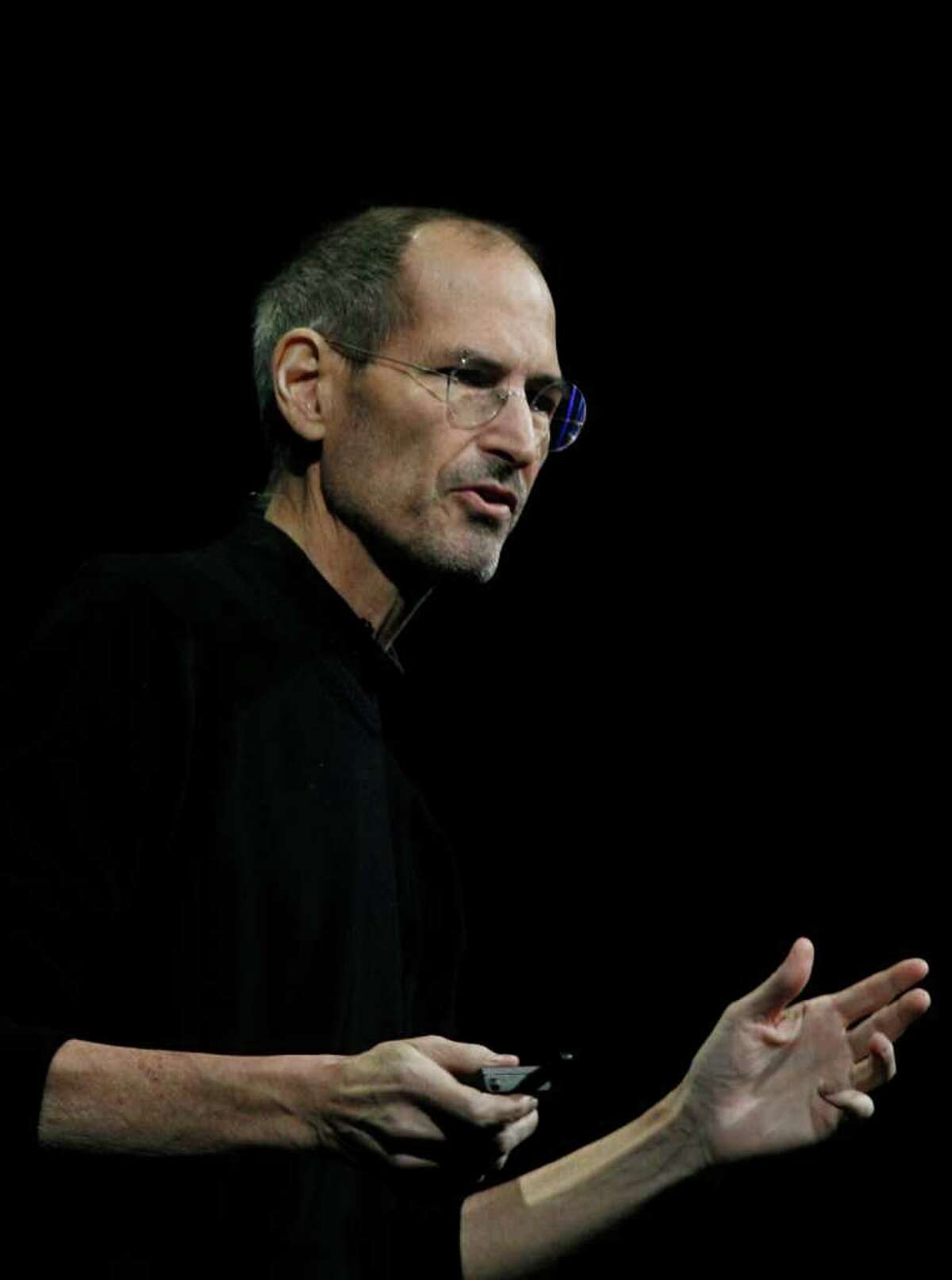 Steve Jobs resigns as Apple CEO