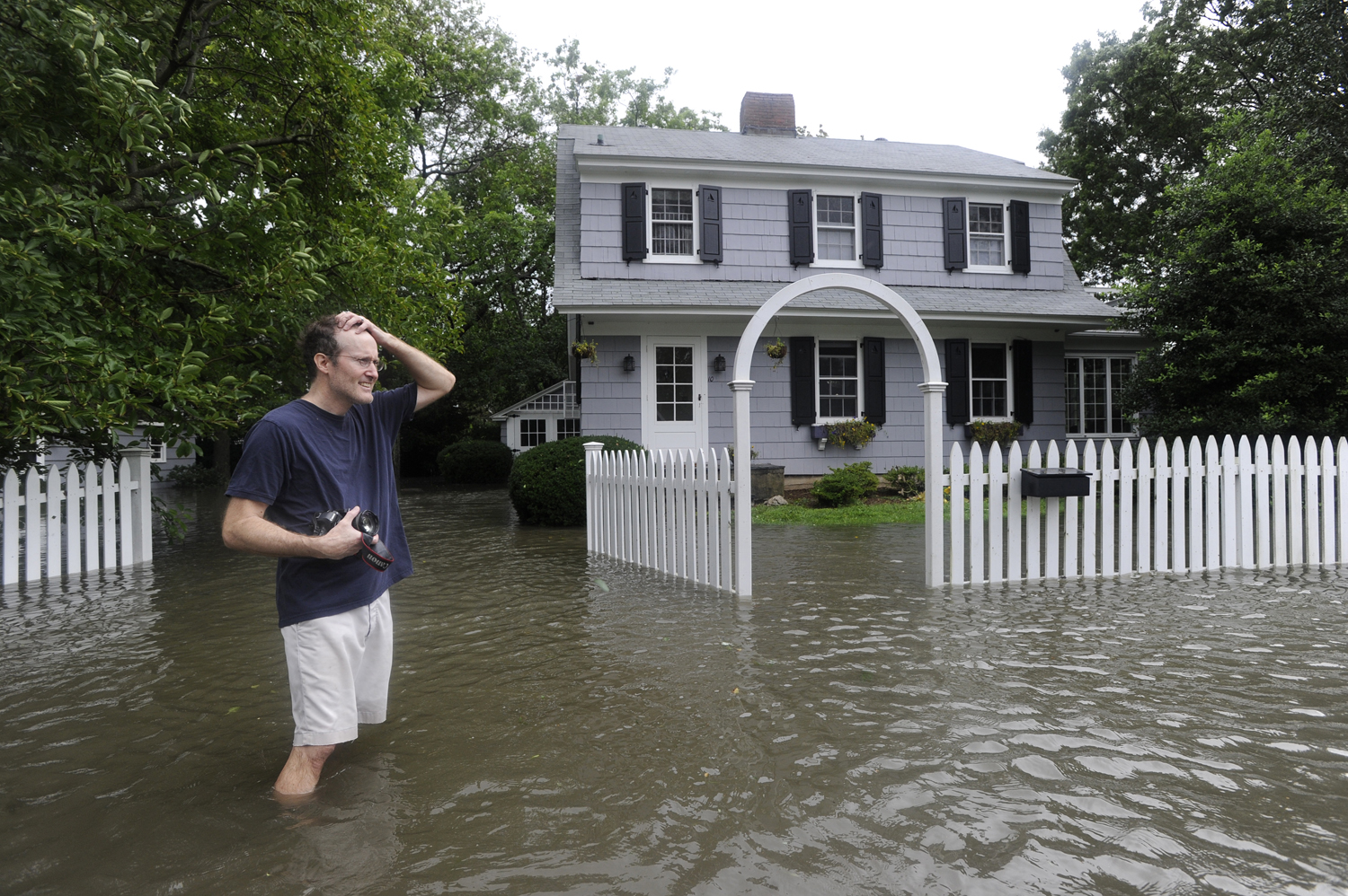 chaos-in-connecticut-irene-causes-house-collapses-extreme-flooding