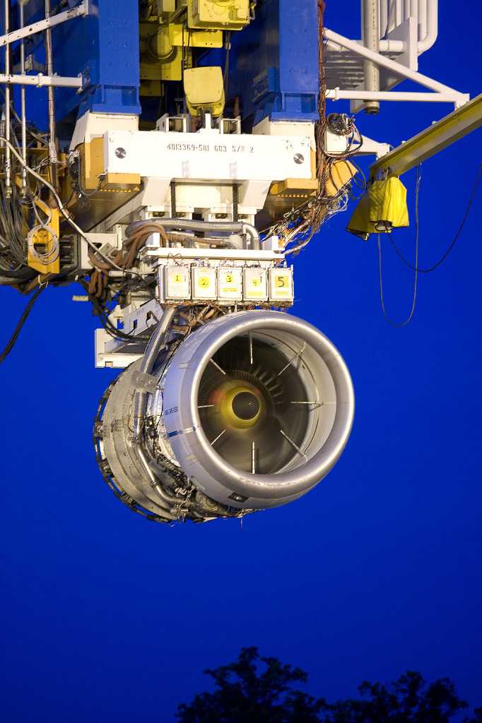 Boeing commits to new engine for 737