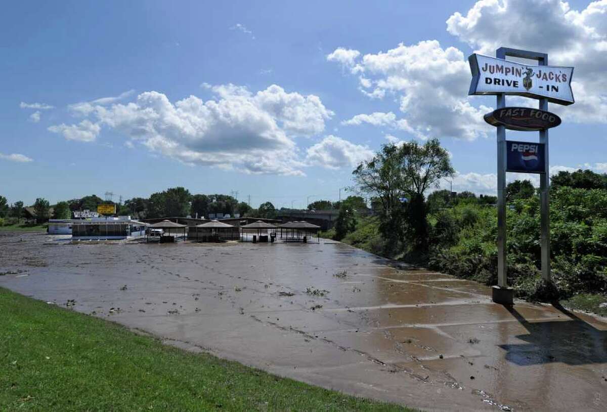 Hot dog! Jumpin' Jack's comes back