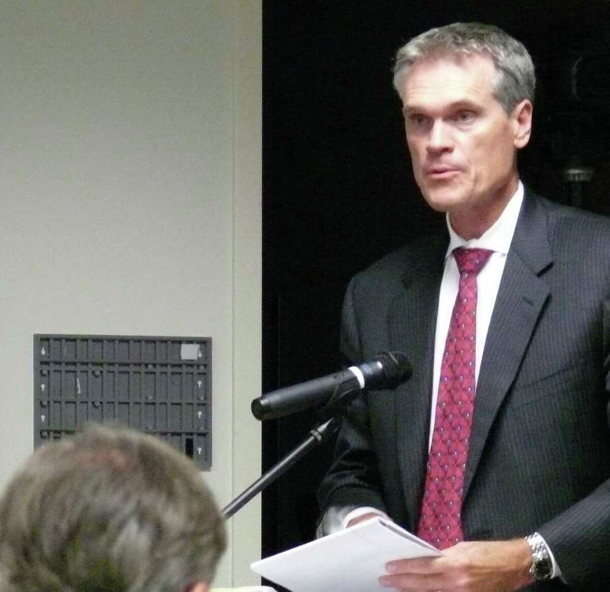 Tim Fisher, a lawyer hired to investigate the Fairfield Metro contracts, speaks to the RTM session on Wednesday night.