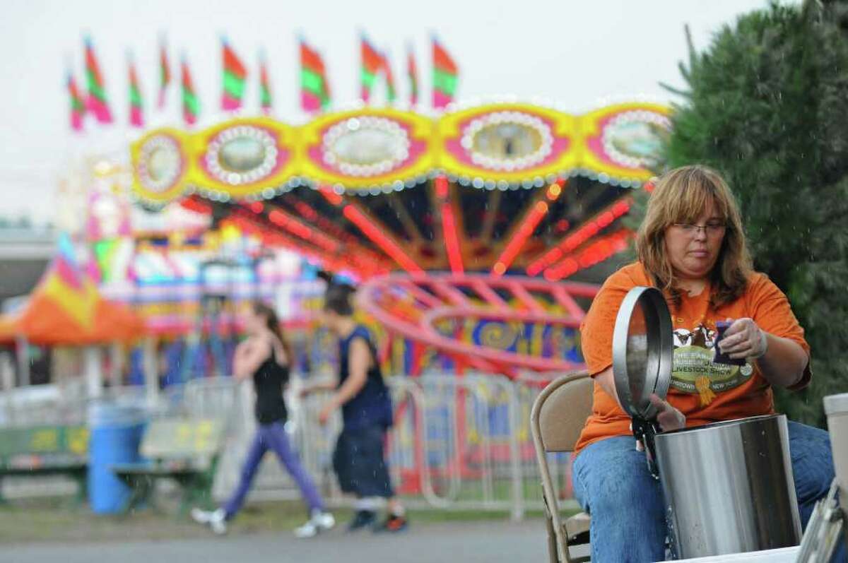 Floodwaters can't stop Fonda Fair