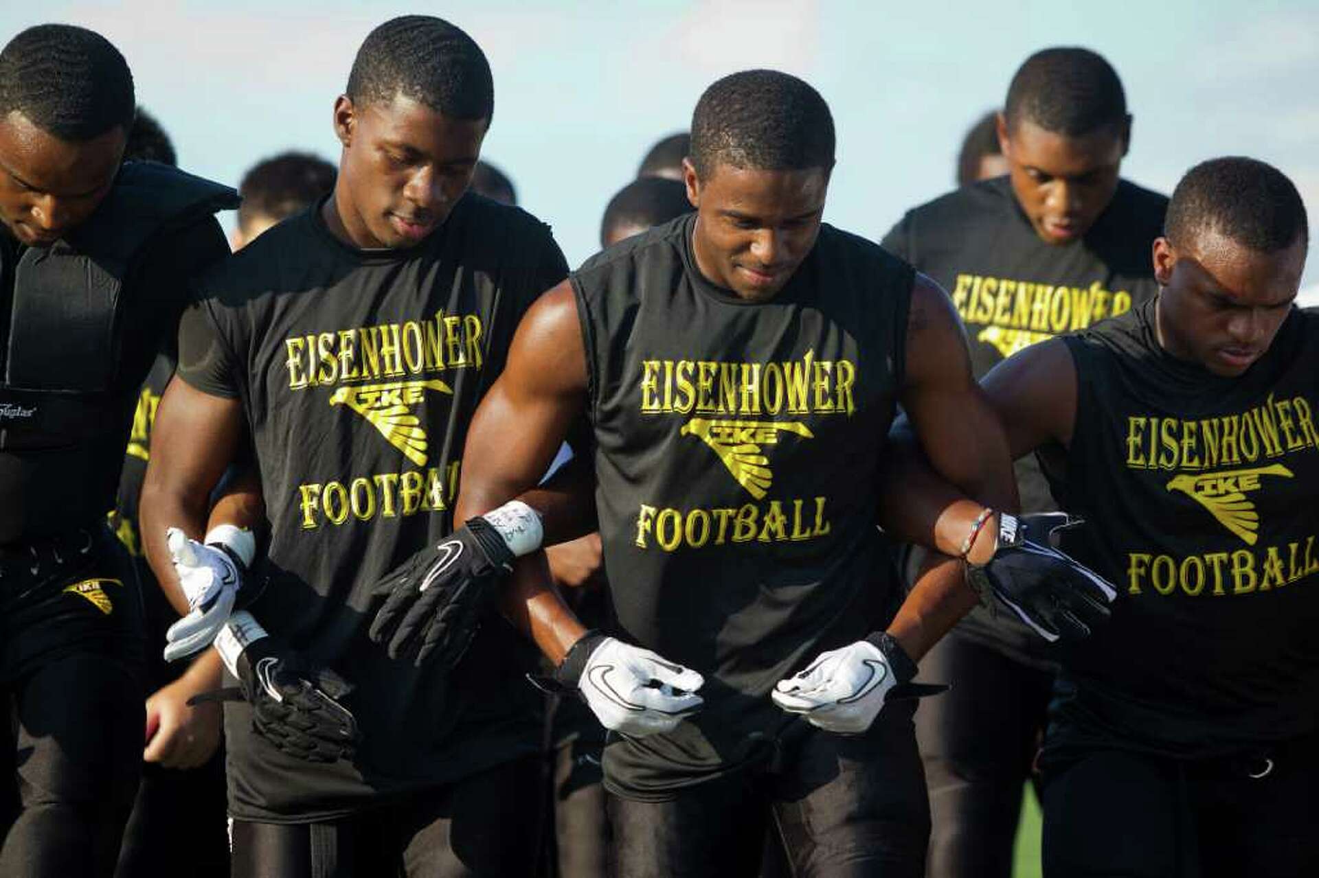 Mourning player's death, Eisenhower suffers big loss against North Shore