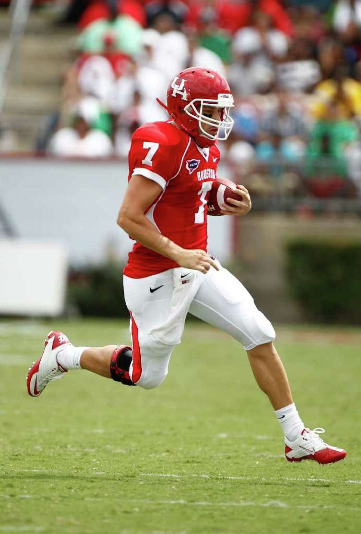 UH holds off UCLA 3834 in season opener