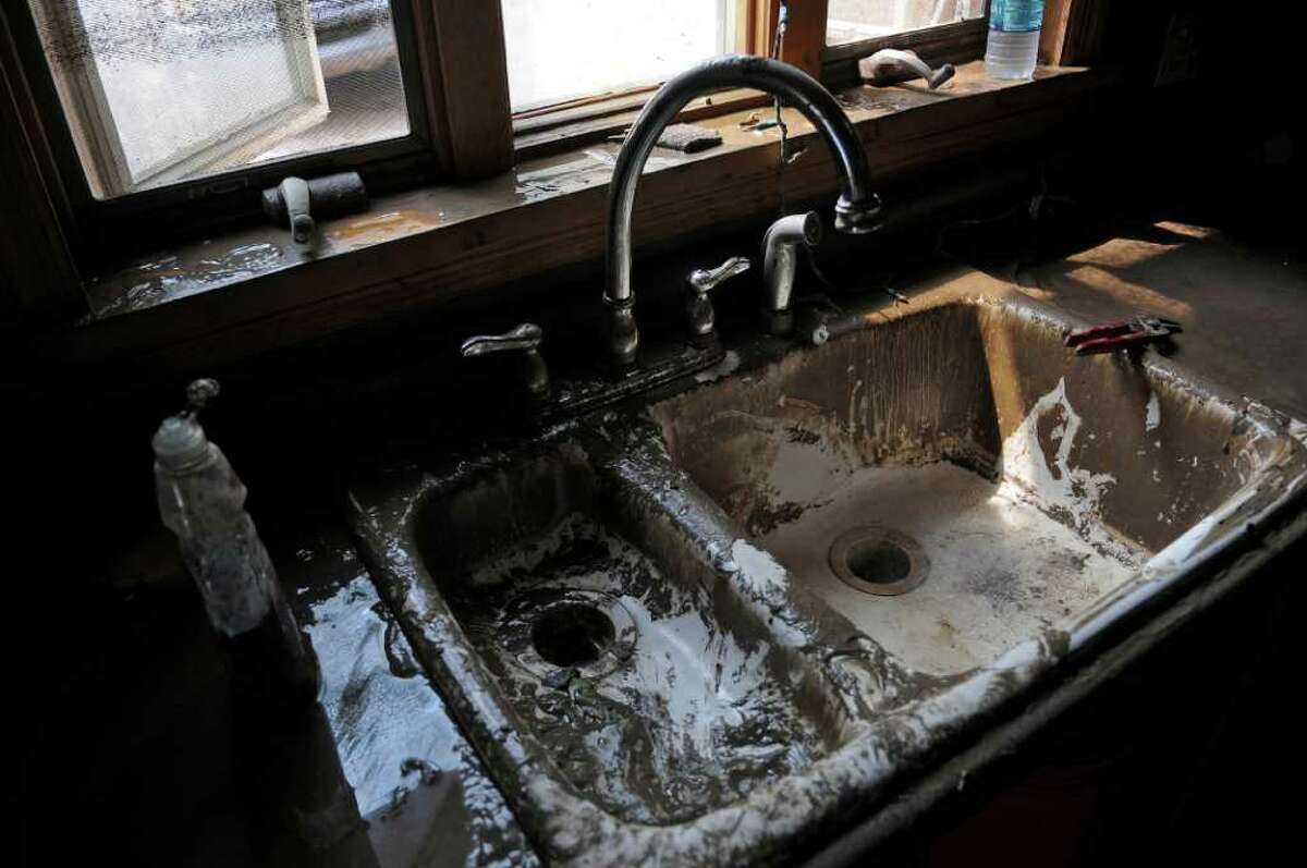 flood water come in kitchen sink