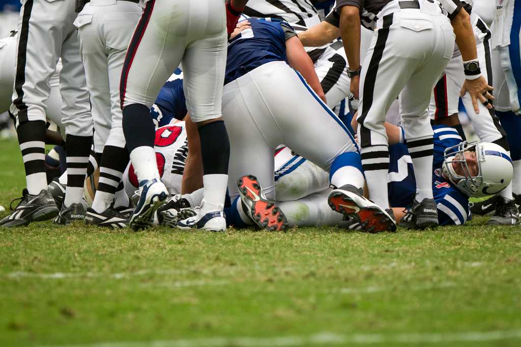 Gary Brackett, former Colts LB, putting Super Bowl ring up for auction