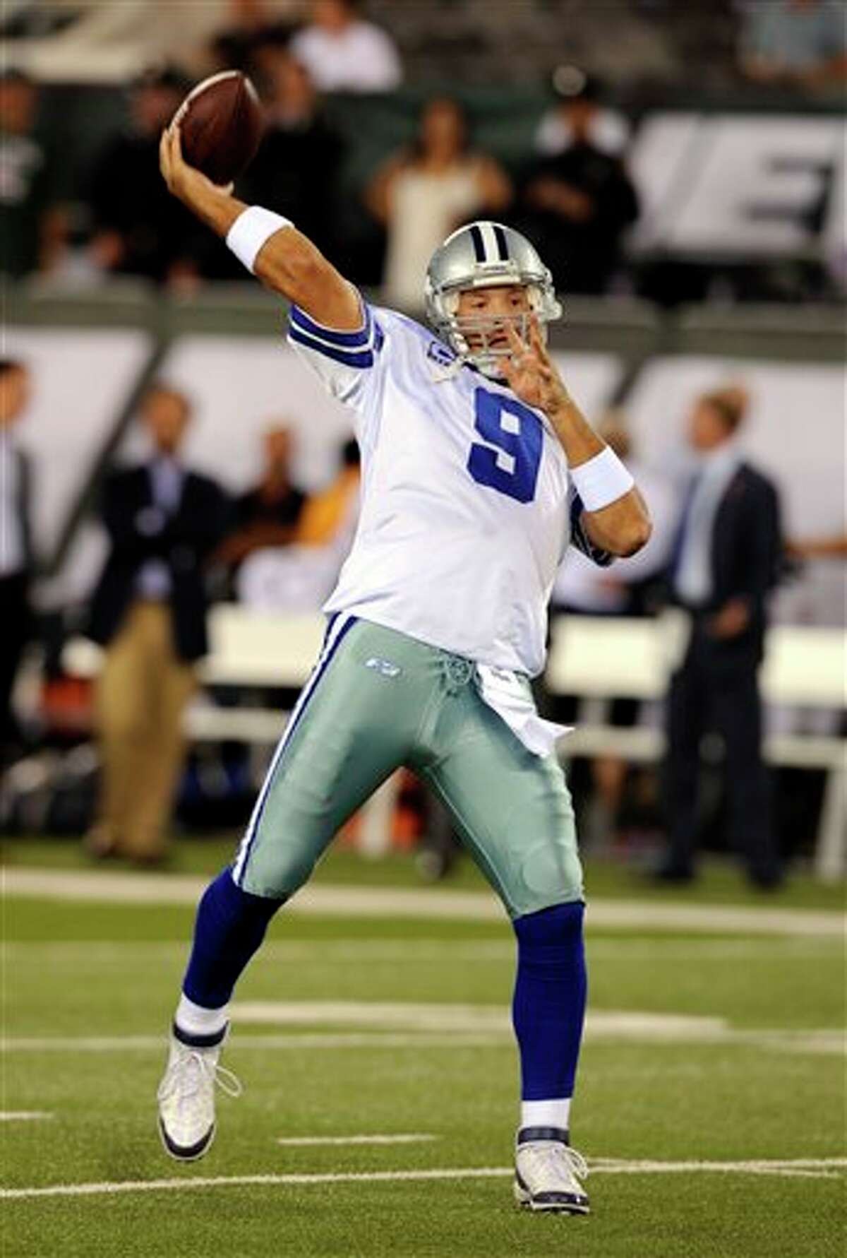 Cowboys' Romo says he'll play