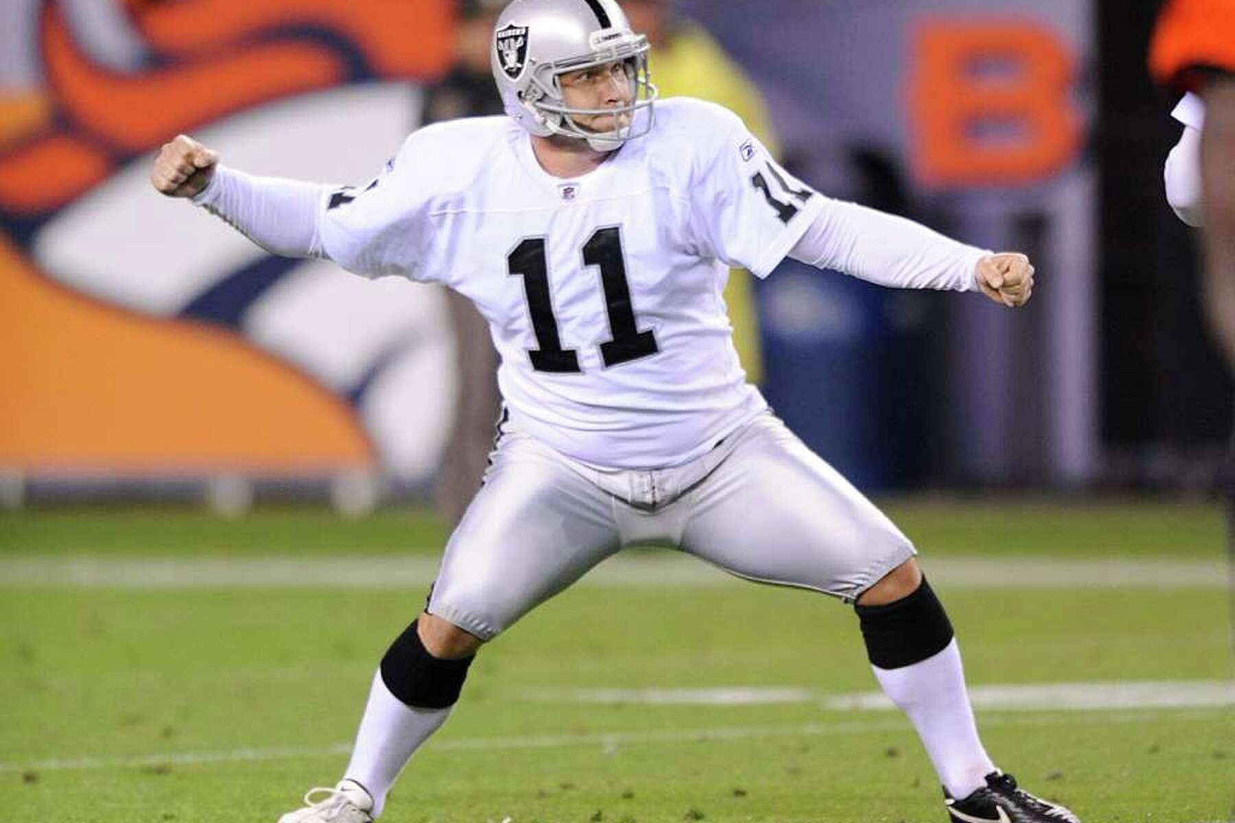 Janikowski ties FG mark, Raiders top Broncos 23-20