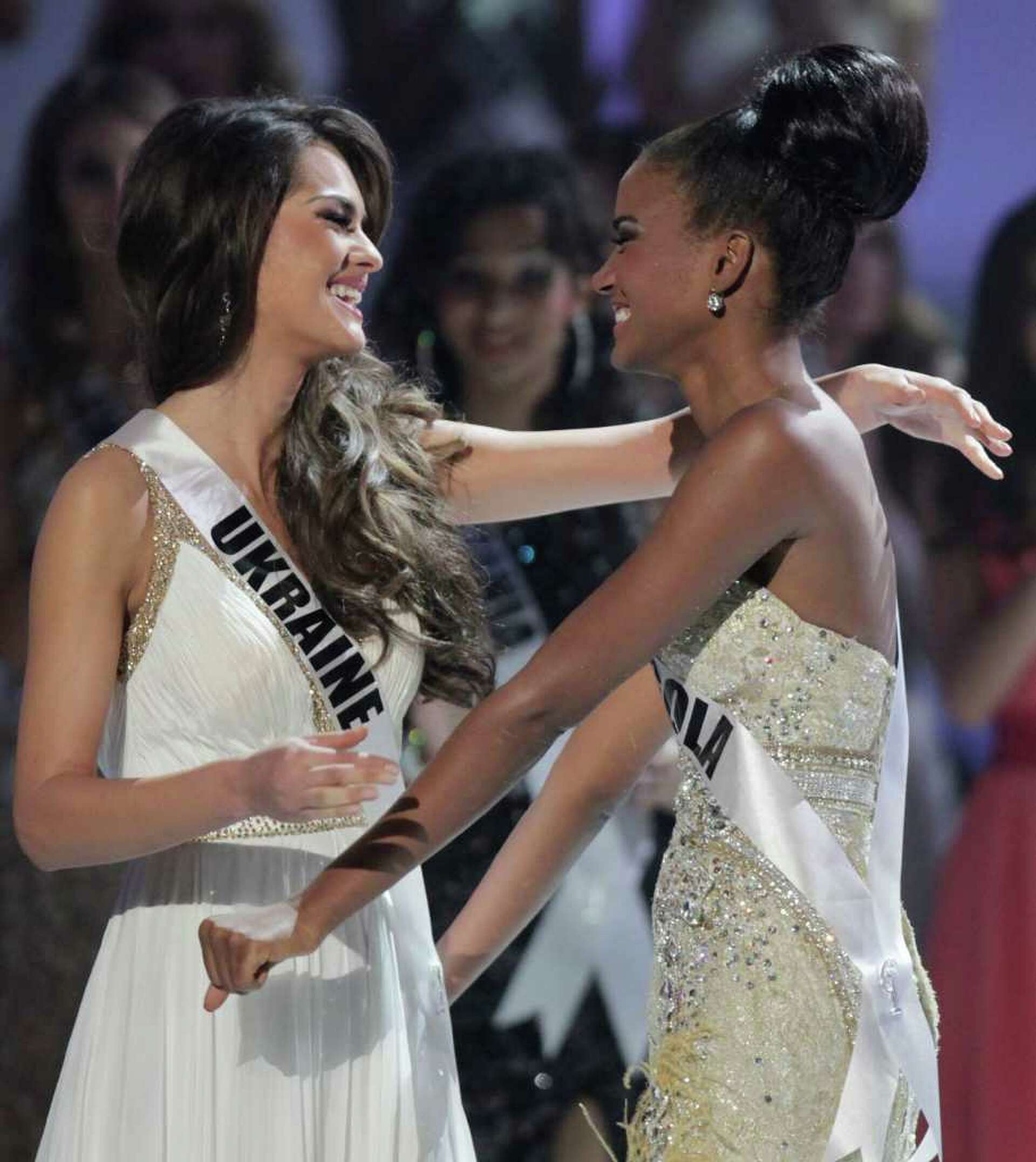Miss Universe sees crown a path to peace