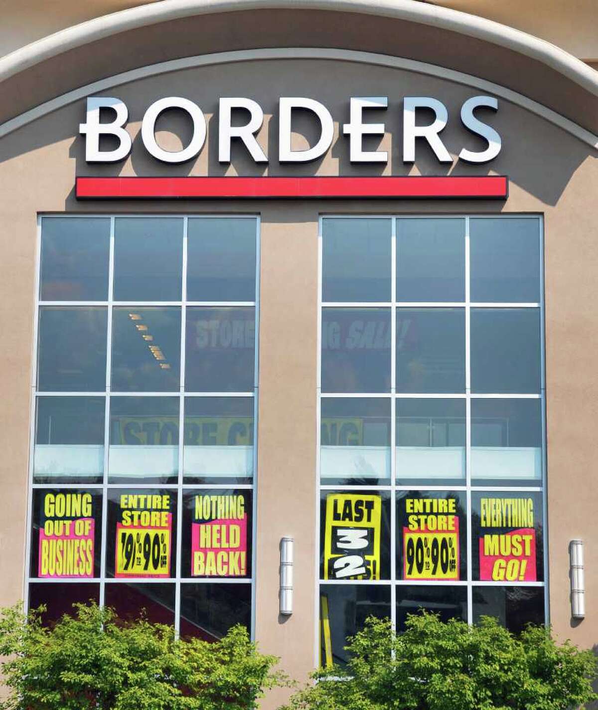Borders closes; end of story