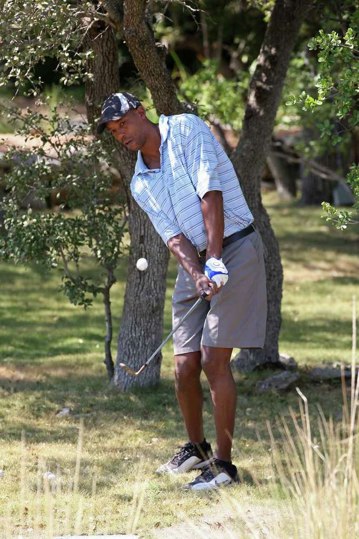 Former Spurs find golf fills competitive void