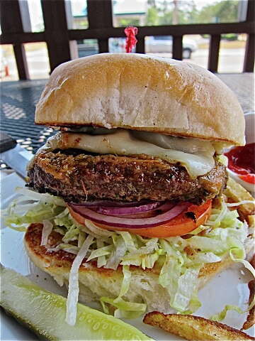 Facundo Cafe S Burgers Hotter Than Your Car Hood