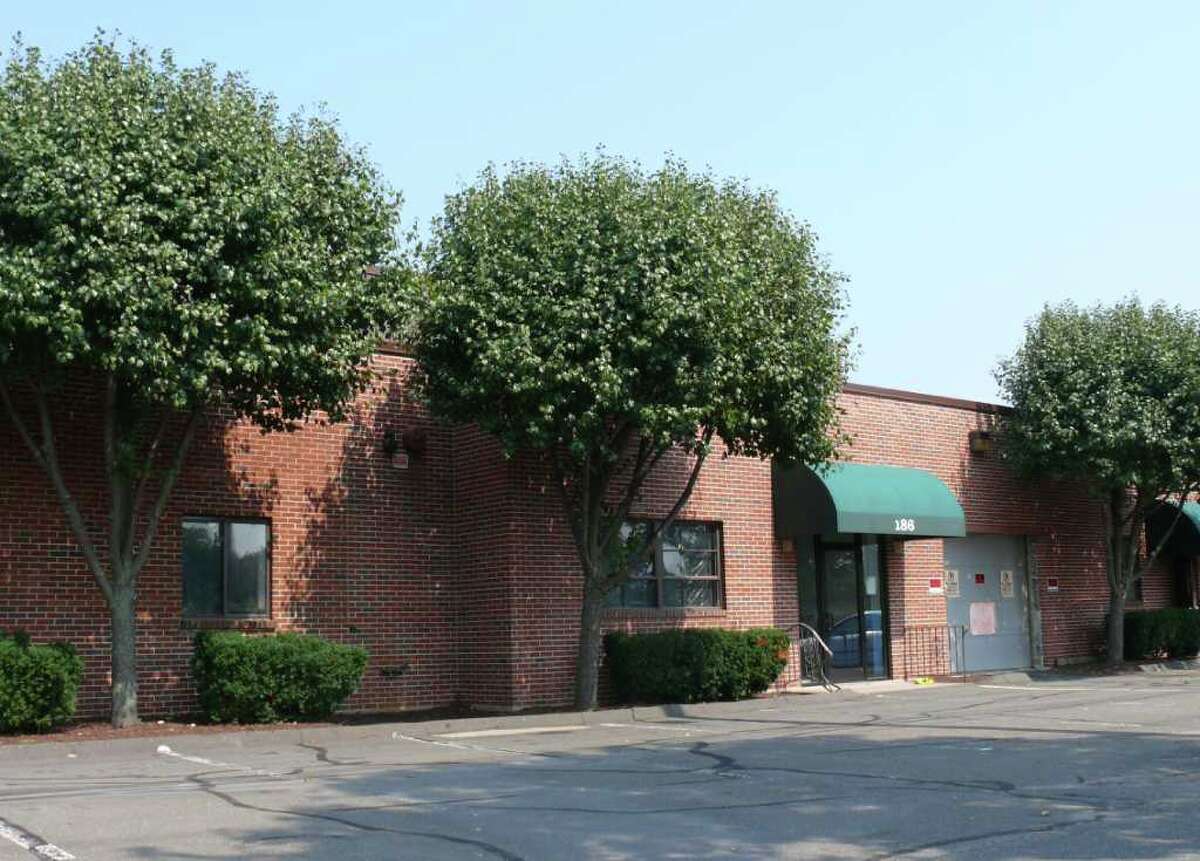 Fairfield to Westport car dealer 33 bays? No way