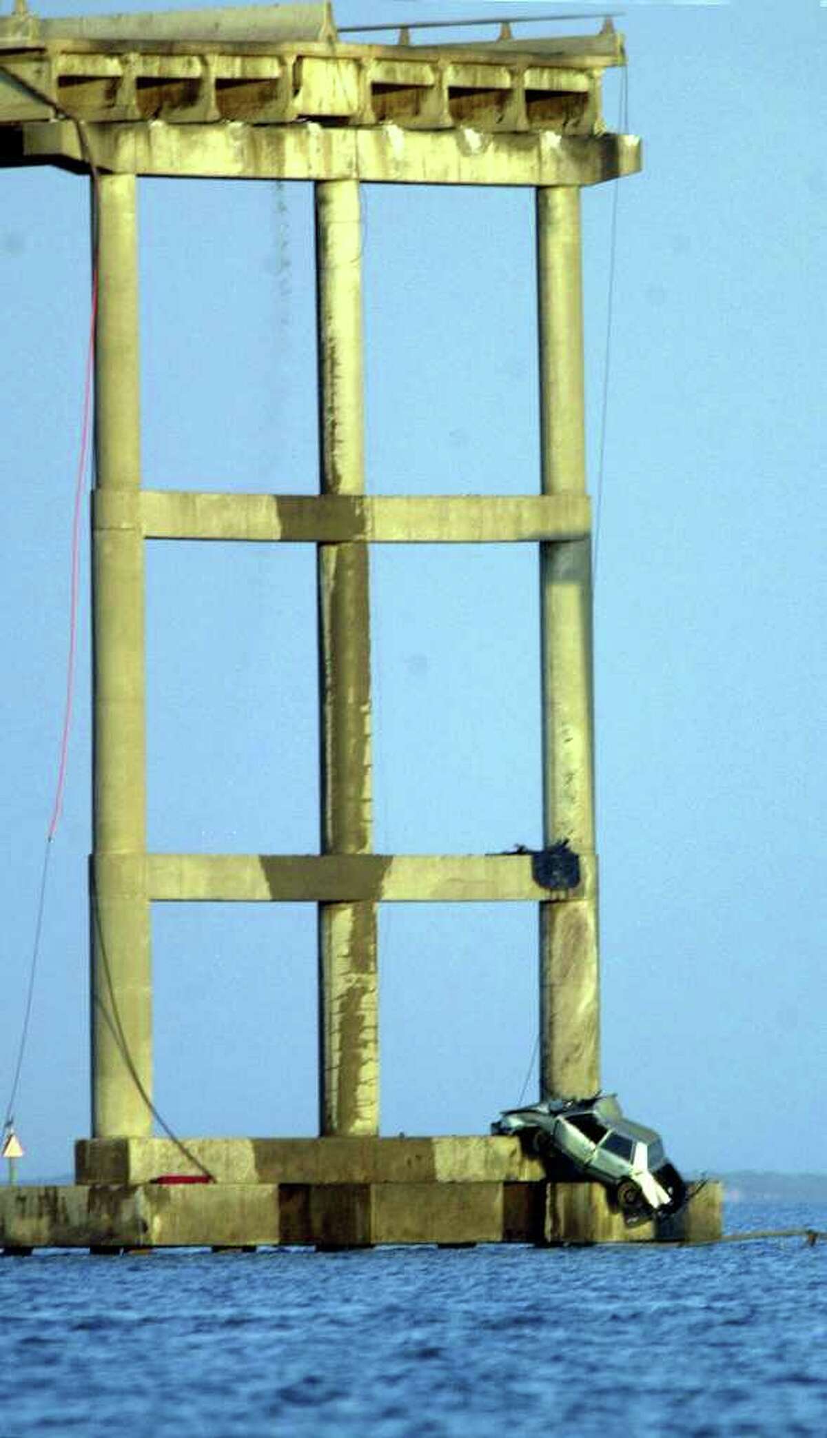 10 years later, deadly bridge collapse a painful scar