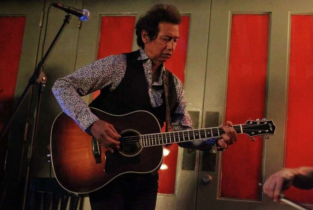Acclaimed singer-songwriter Alejandro Escovedo performs at the Havana Hotel's Ocho Lounge. His new "Street Songs of Love" is a rock 'n' roll album. KIN MAN HUI / EXPRESS-NEWS