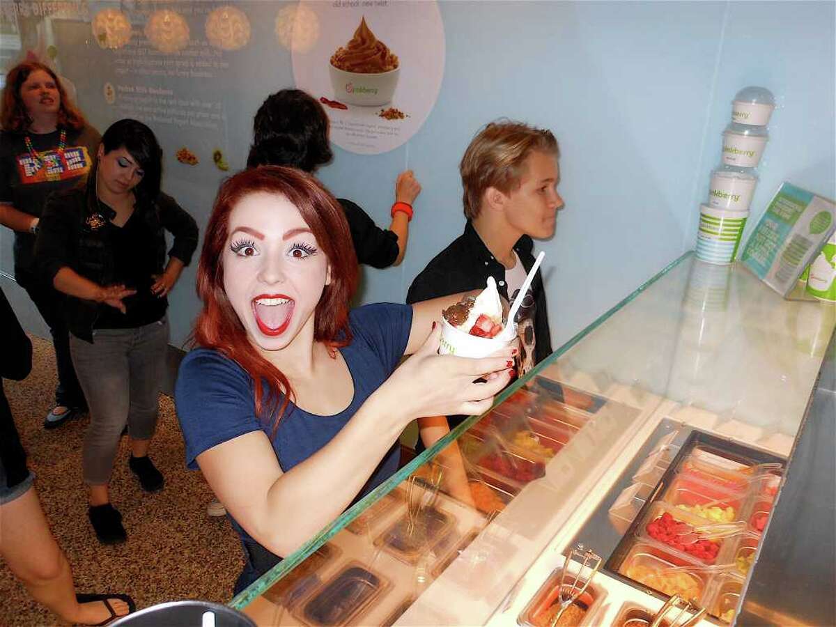 Kicking Daisies fans sprout in downtown Fairfield