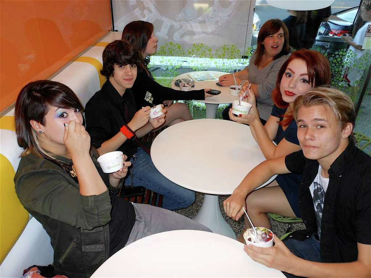 Kicking Daisies fans sprout in downtown Fairfield