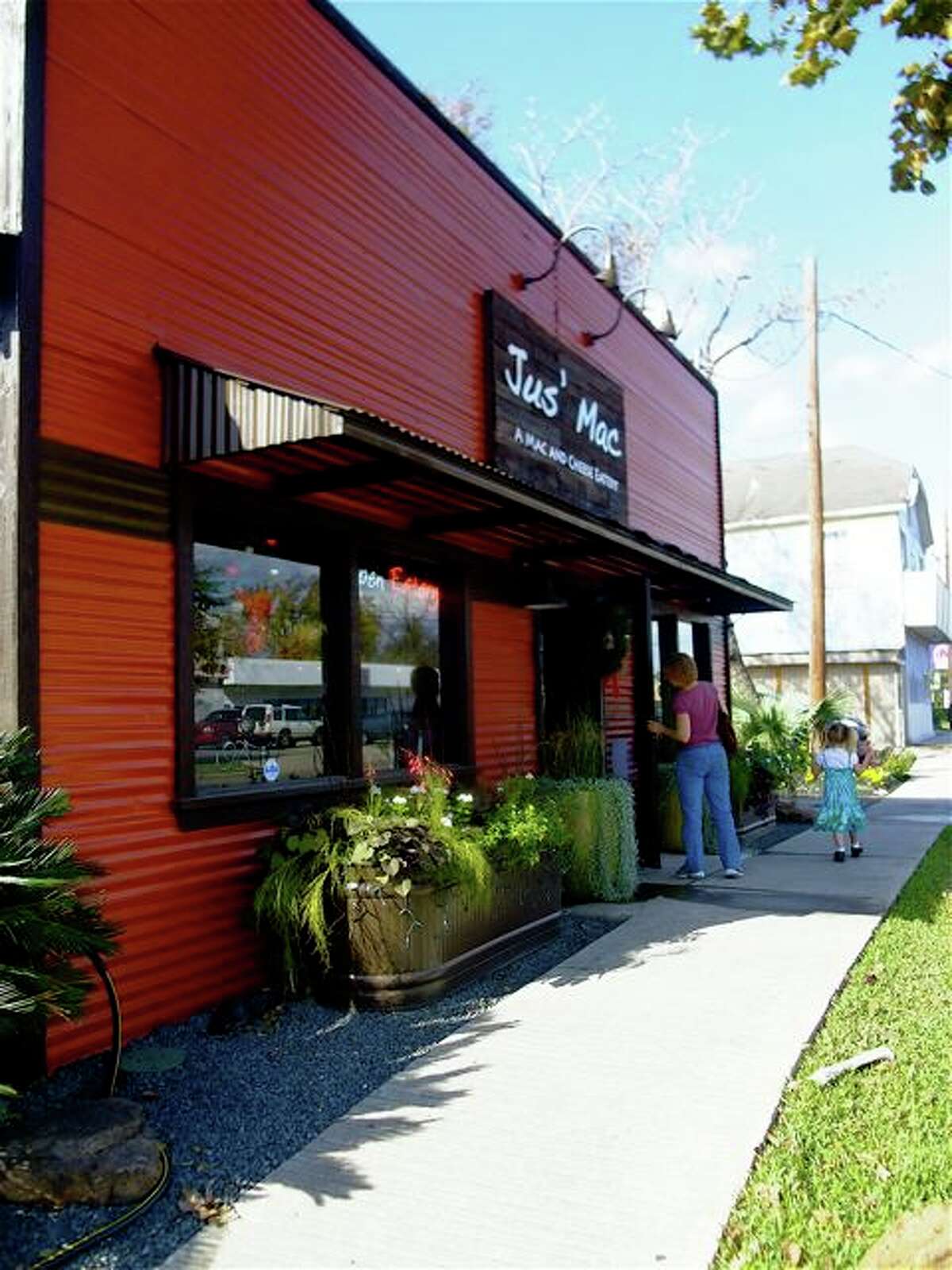 Heights restaurant in dispute with McDonalds