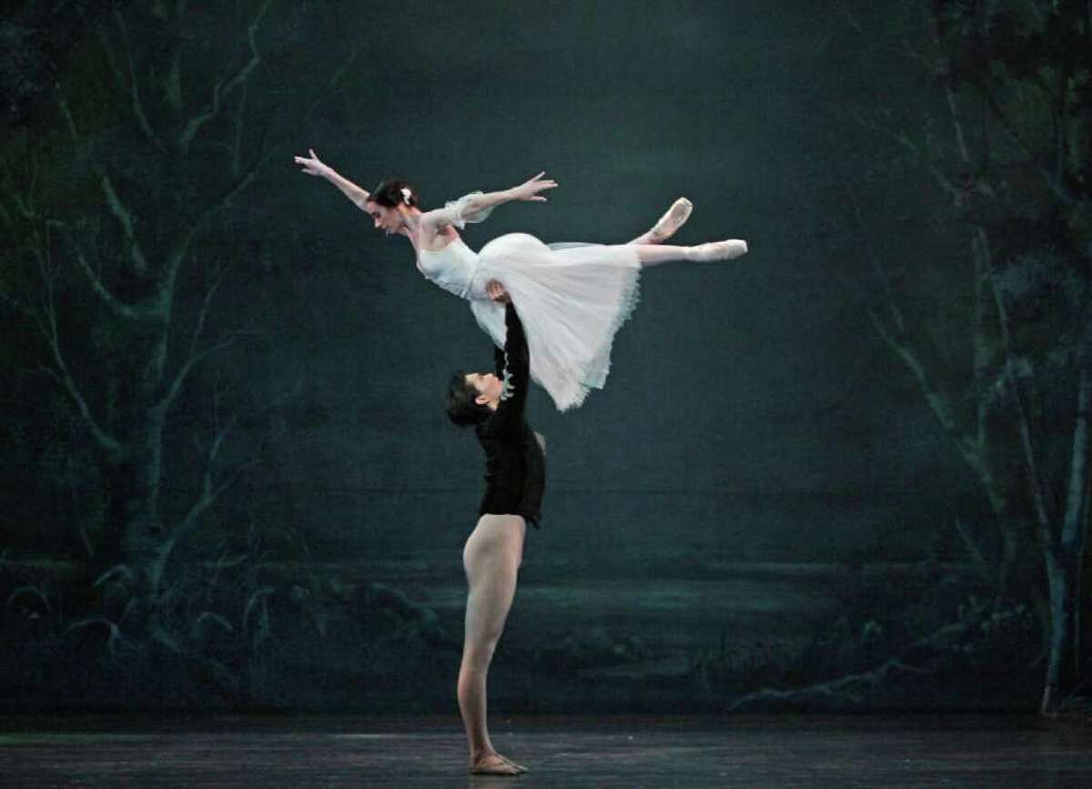 AMITAVA SARKAR : HOUSTON BALLET DREAMY COUPLE: Danielle Rowe and Jun Shuang Huang bring elegant lightness to Houston Ballet's Giselle.
