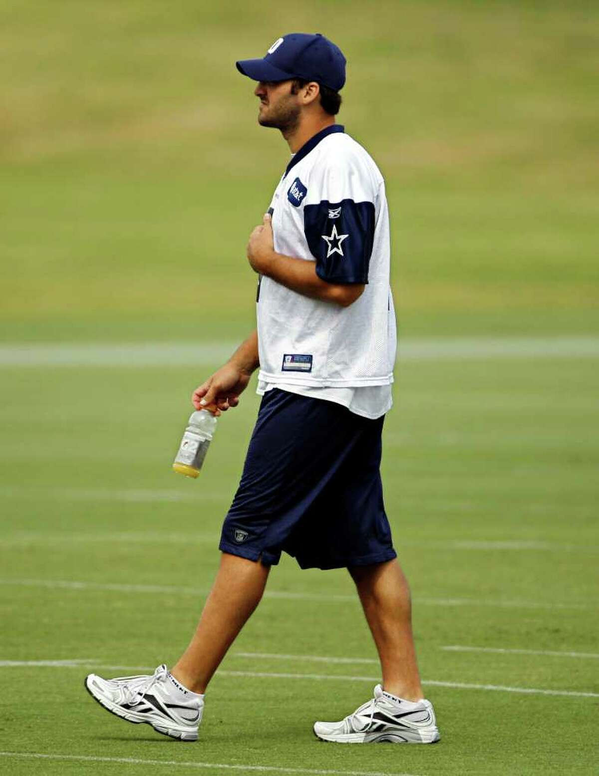 Cowboys quarterback Tony Romo hasn't practiced for the game against the Redskins.