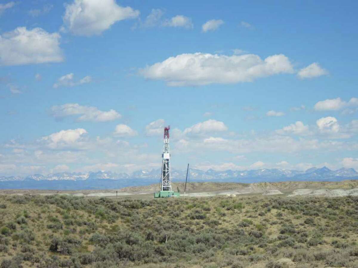 Drilling rigs dot the ﻿Pinedale Anticline Project﻿, where companies are trying to mitigate the environmental impact of oil and gas development.