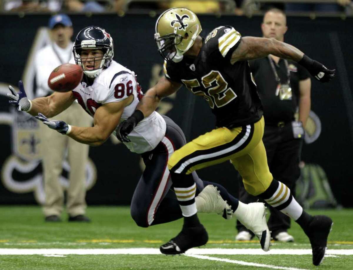 Houston Texans tight end James Casey (86) beats New Orleans Saints outside linebacker Jonathan Casillas (52) for a 26-yard touchdown reception during the fourth quarter of an NFL football game at the Louisiana Superdome Sunday, Sept. 25, 2011, New Orleans. The Saints beat the Texans 40-33.
