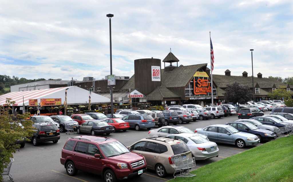 Stew Leonard's hosts 25th anniversary celebration in Danbury