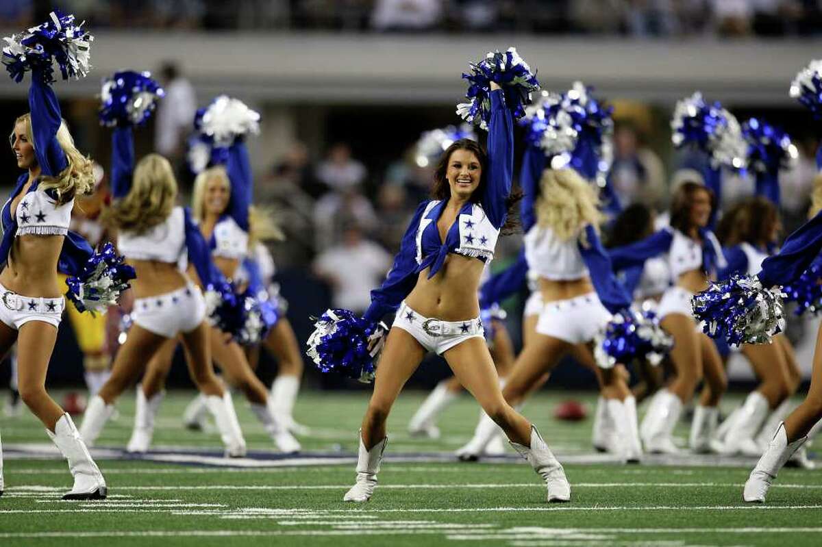 Dallas Cowboys Cheerleaders slip on swimsuits for upcoming calendar ...