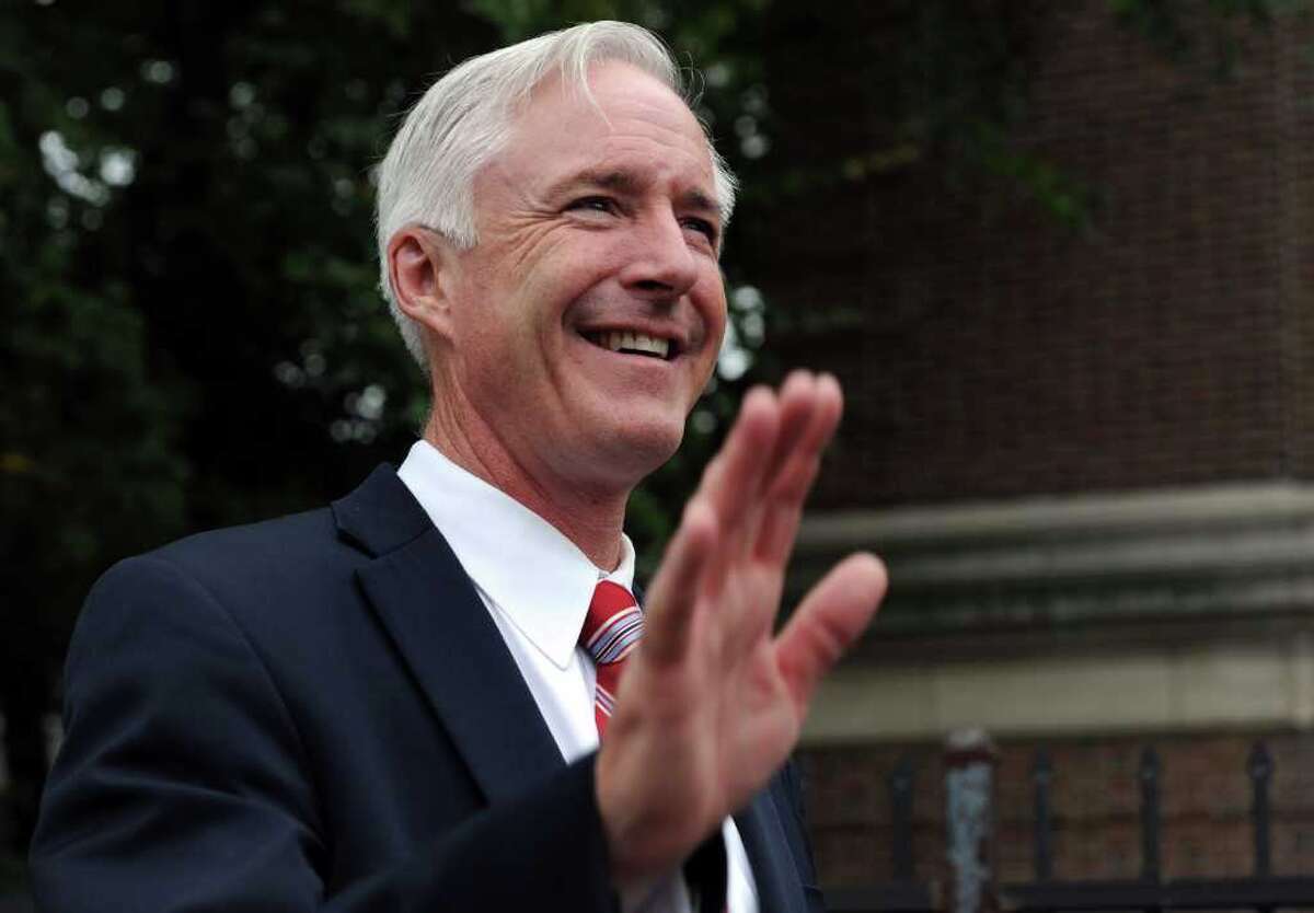 Bill Finch beats MaryJane Foster in Bridgeport Democratic mayoral primary