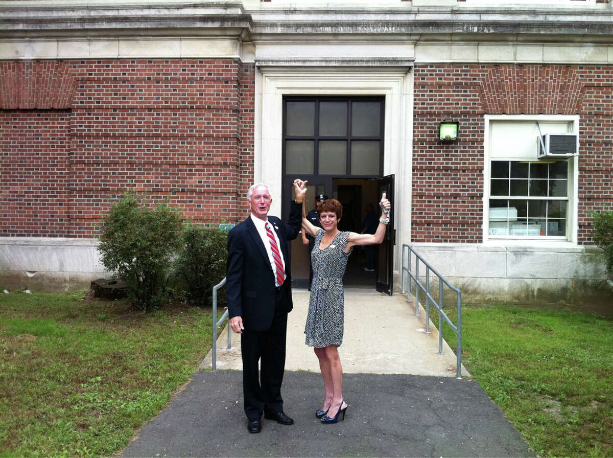 Bill Finch beats MaryJane Foster in Bridgeport Democratic mayoral primary