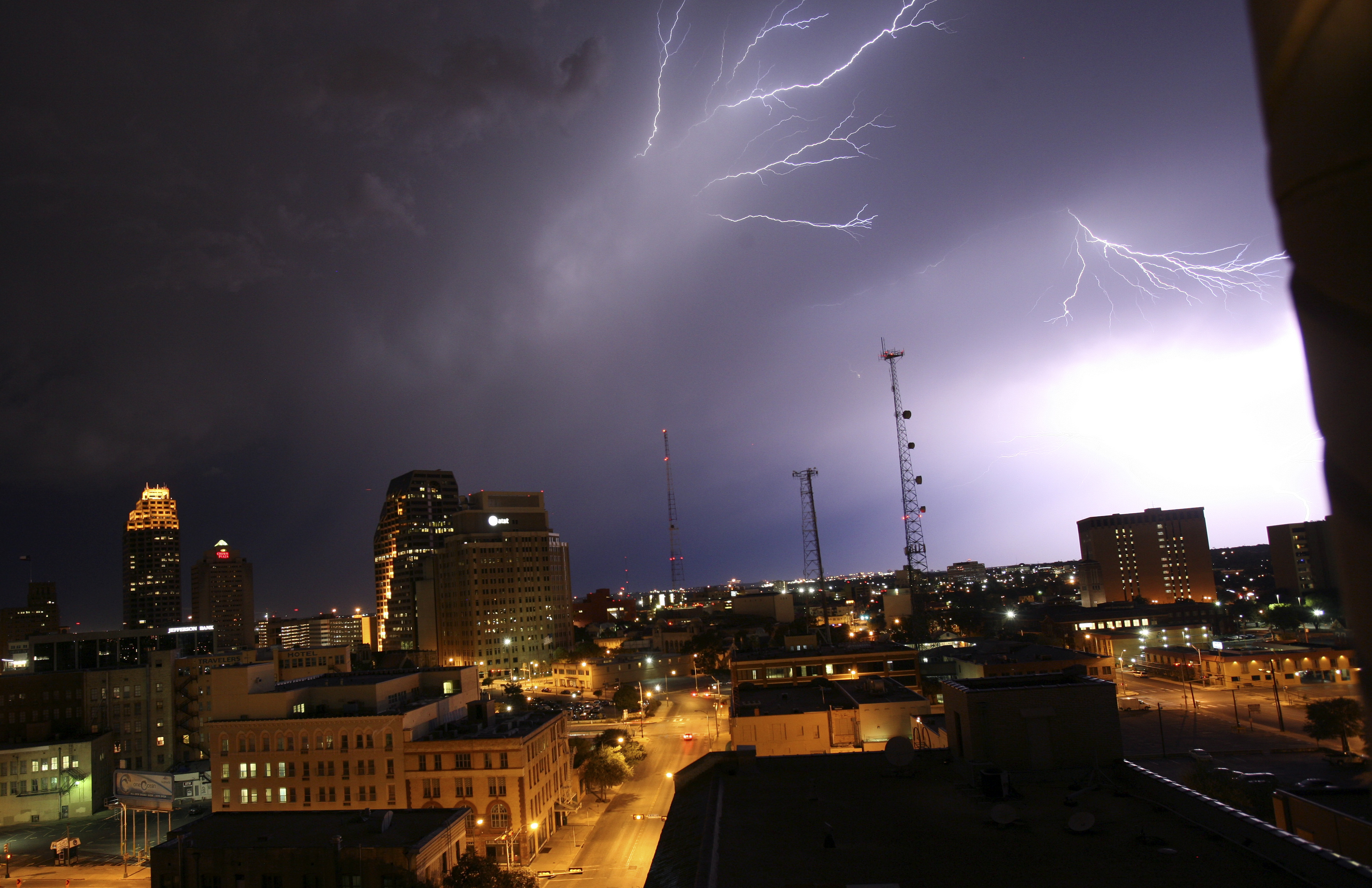 Storm brings hail and high winds to Hill Country