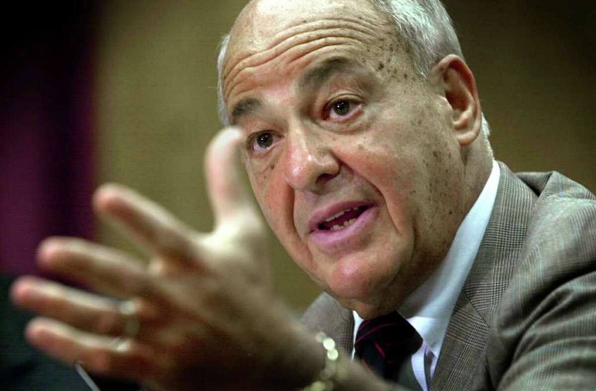 Coroner Dr. Cyril Wecht talks to the media in this June 28, 2001, file photo. (AP)