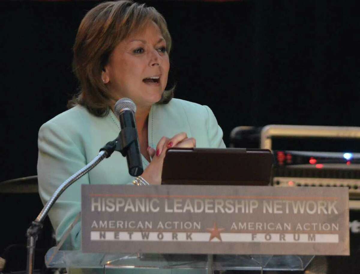 La gobernadora del estado de Nuevo México, Susana Martínez, habla durante la conferencia Hispanic Leadership Network, el viernes 23 de septiembre de 2011 en el Hyatt Hotel del downtown de Albuquerque.