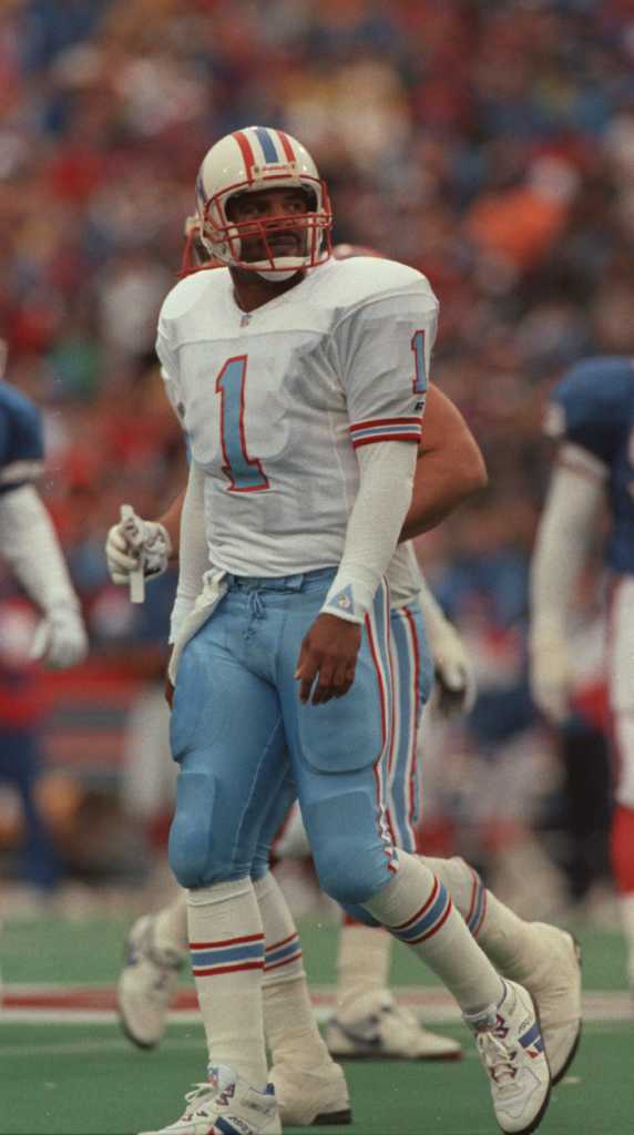 1991: Quarterback Warren Moon of the Houston Oilers drops back to pass  during the Oilers game versus a Denver Broncos at Mile High Stadium in  Denver, CO. (Icon Sportswire via AP Images