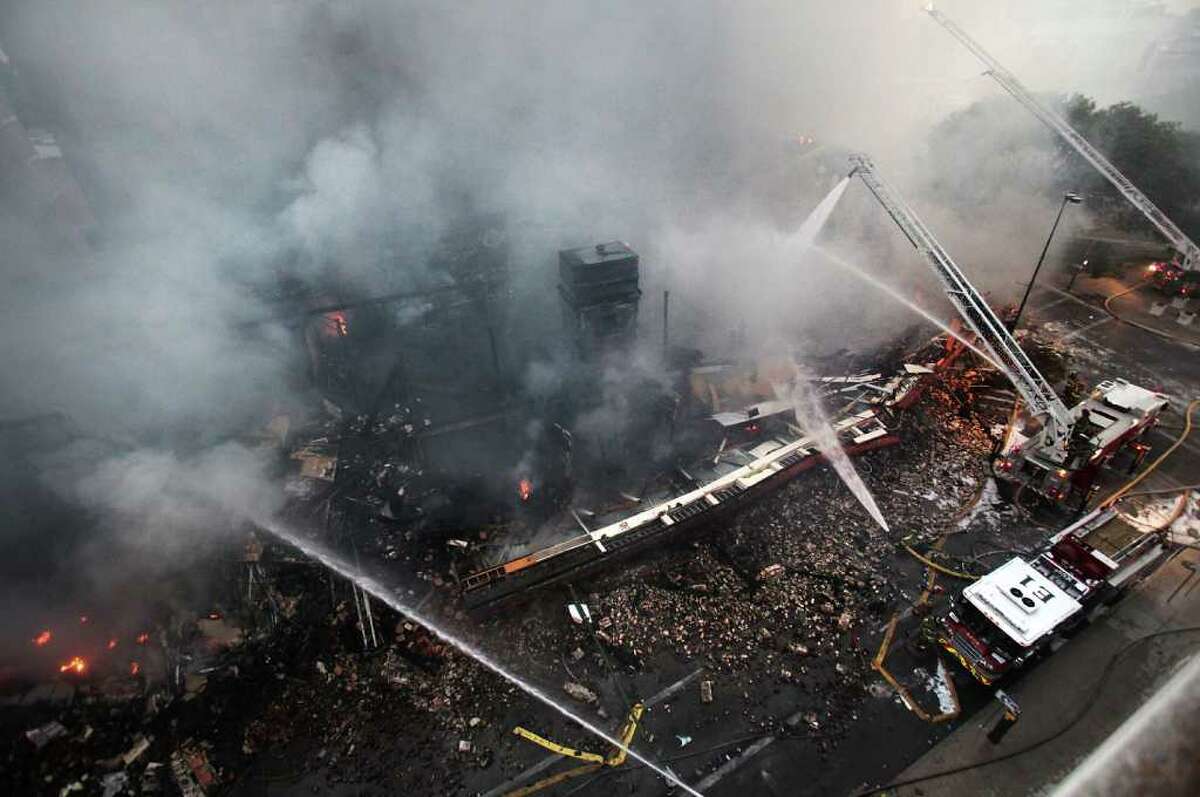 Massive Fire On Main Street: Restaurant Destroyed, Historic Area Threatened! - la64rdr