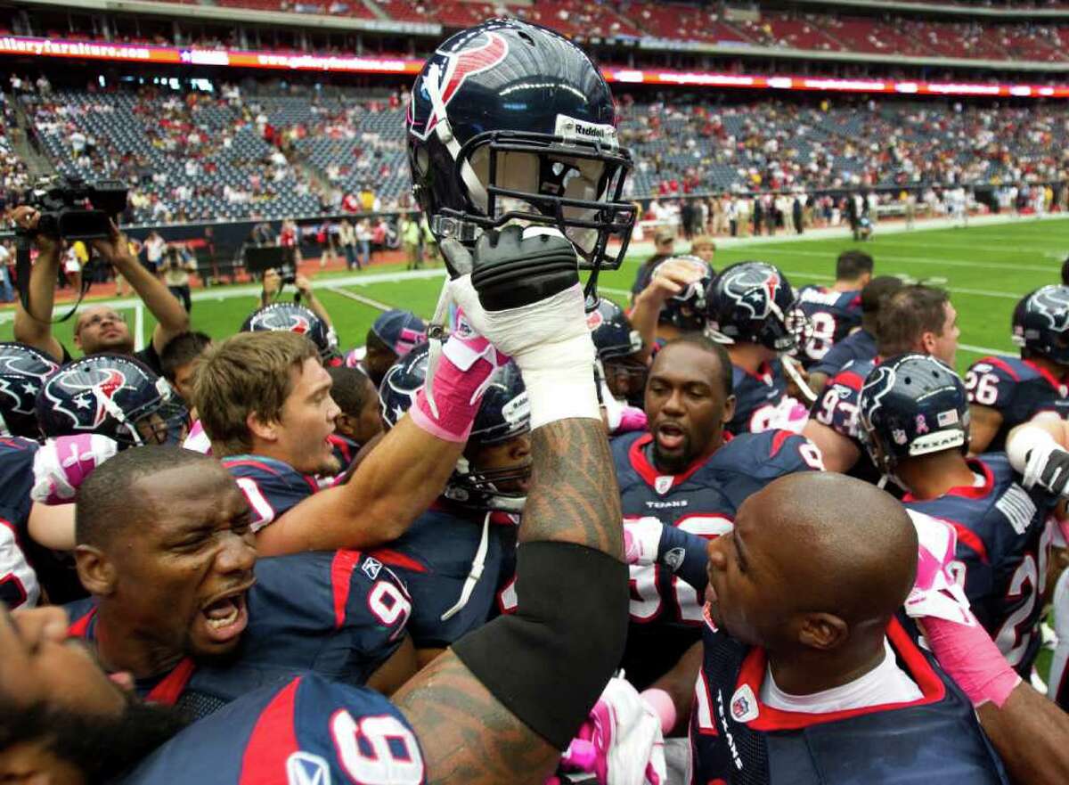 Texans beat Steelers 17-10 in a throwback game