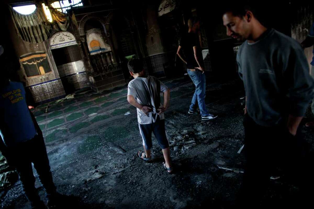 Radical Jews suspected of burning mosque in Israel